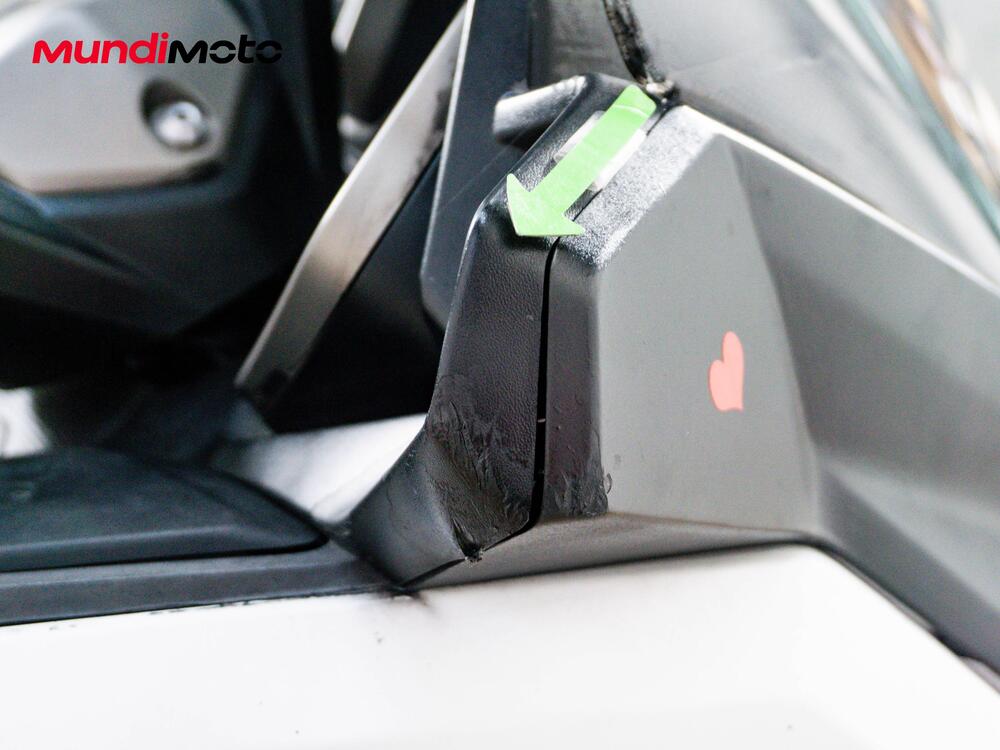 Yamaha X-Max 400 Iron Max ABS (2016) (16)