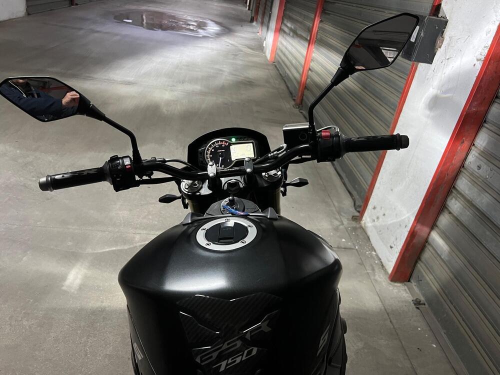 Suzuki GSR 750 (2010 - 15) (4)