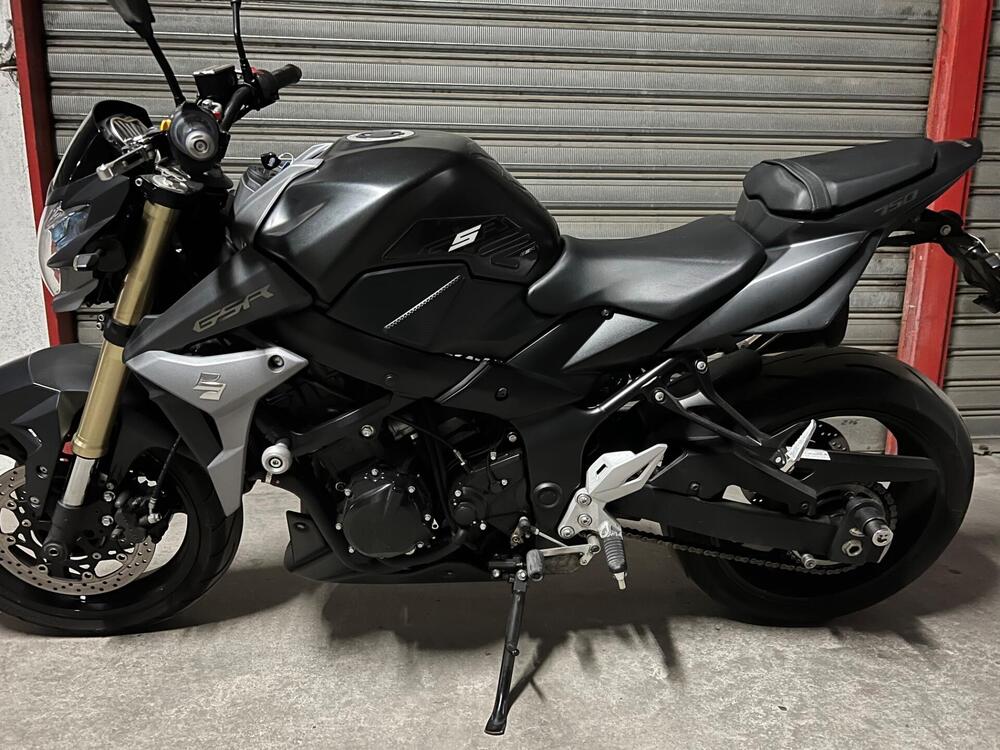 Suzuki GSR 750 (2010 - 15) (7)