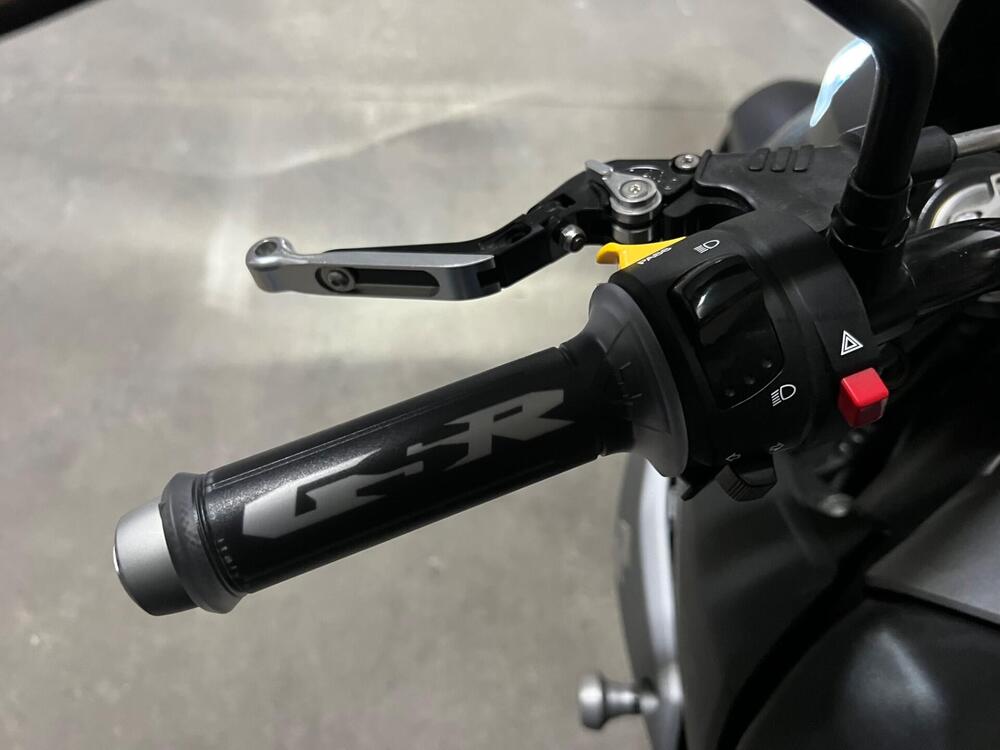 Suzuki GSR 750 (2010 - 15) (12)