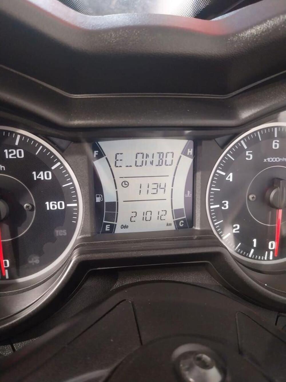 Yamaha X-Max 300 ABS (2017 - 20) (4)