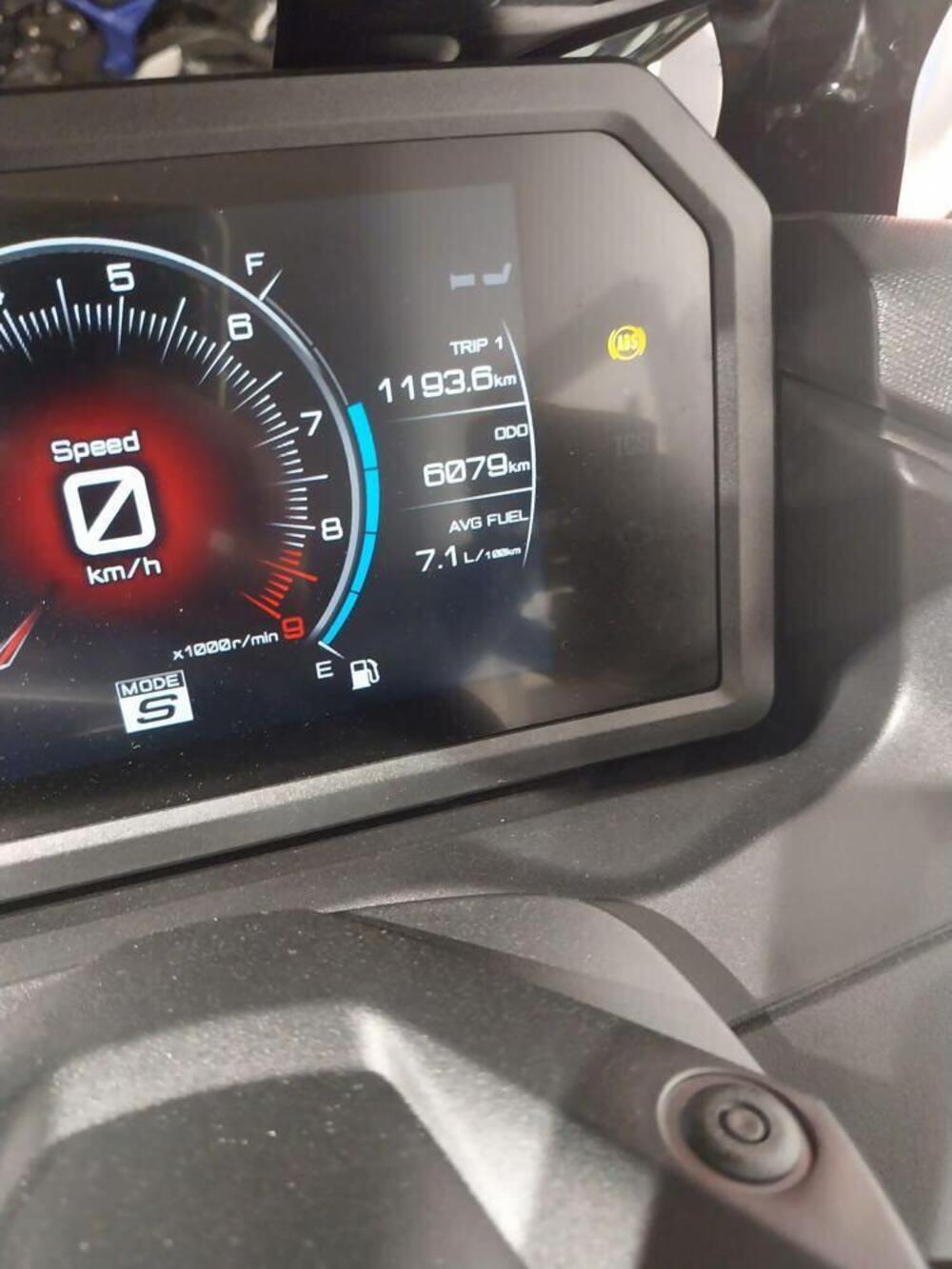 Yamaha T-Max 560 (2022 - 24) (4)