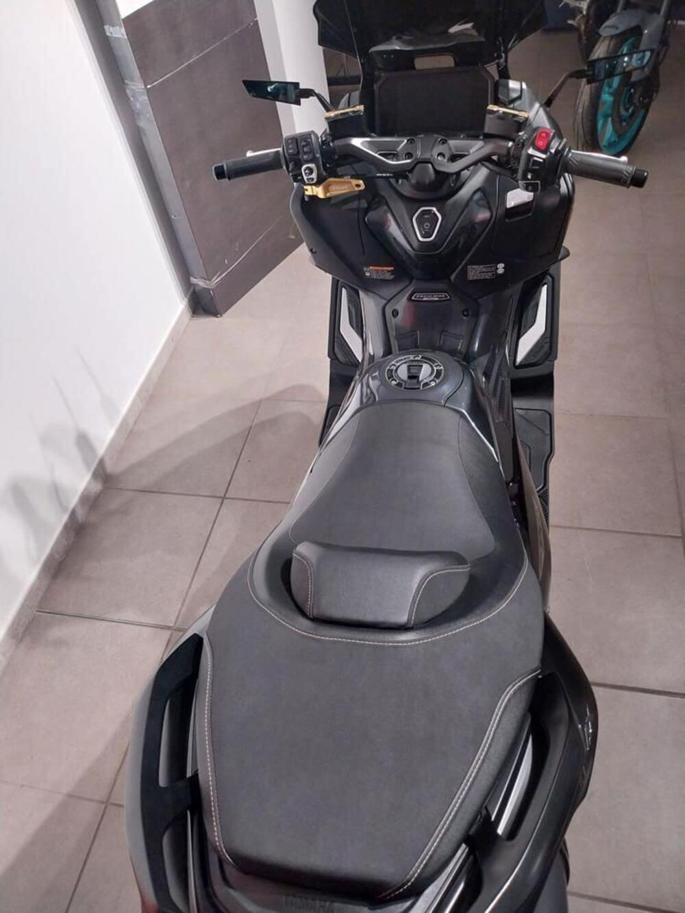 Yamaha T-Max 560 (2022 - 24) (5)
