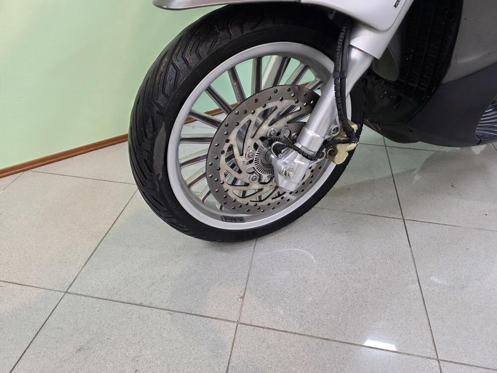 Piaggio Beverly 300 i.e. ABS-ASR (2016 - 20) (10)