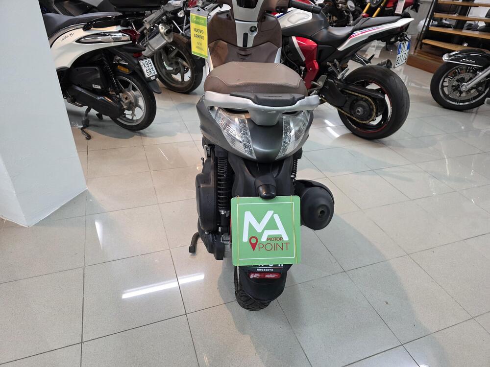 Piaggio Beverly 300 i.e. ABS-ASR (2016 - 20) (11)