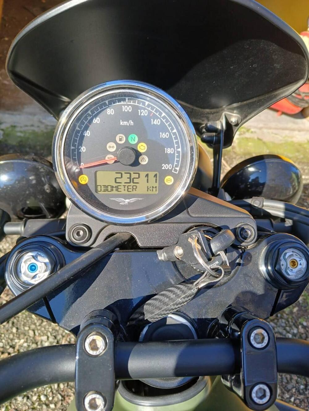 Moto Guzzi V7 III Stone (2017 - 20) (2)