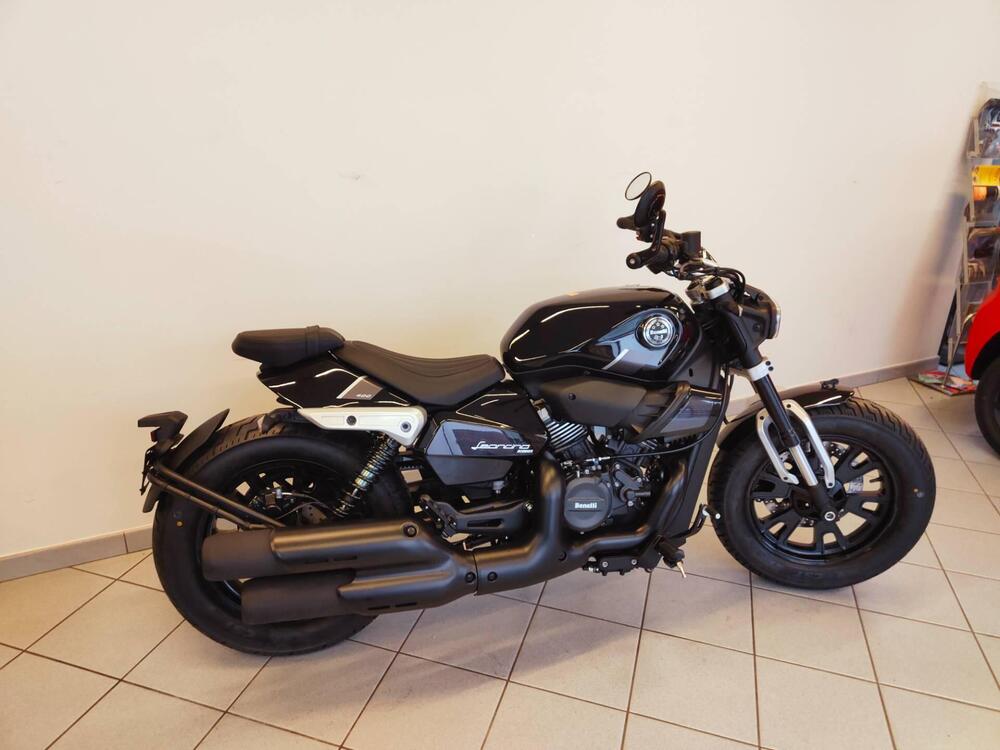 Benelli Leoncino 400 Bobber (2026) (8)