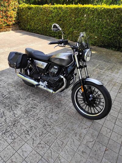 Moto Guzzi V9 Roamer (2021 - 24) usata