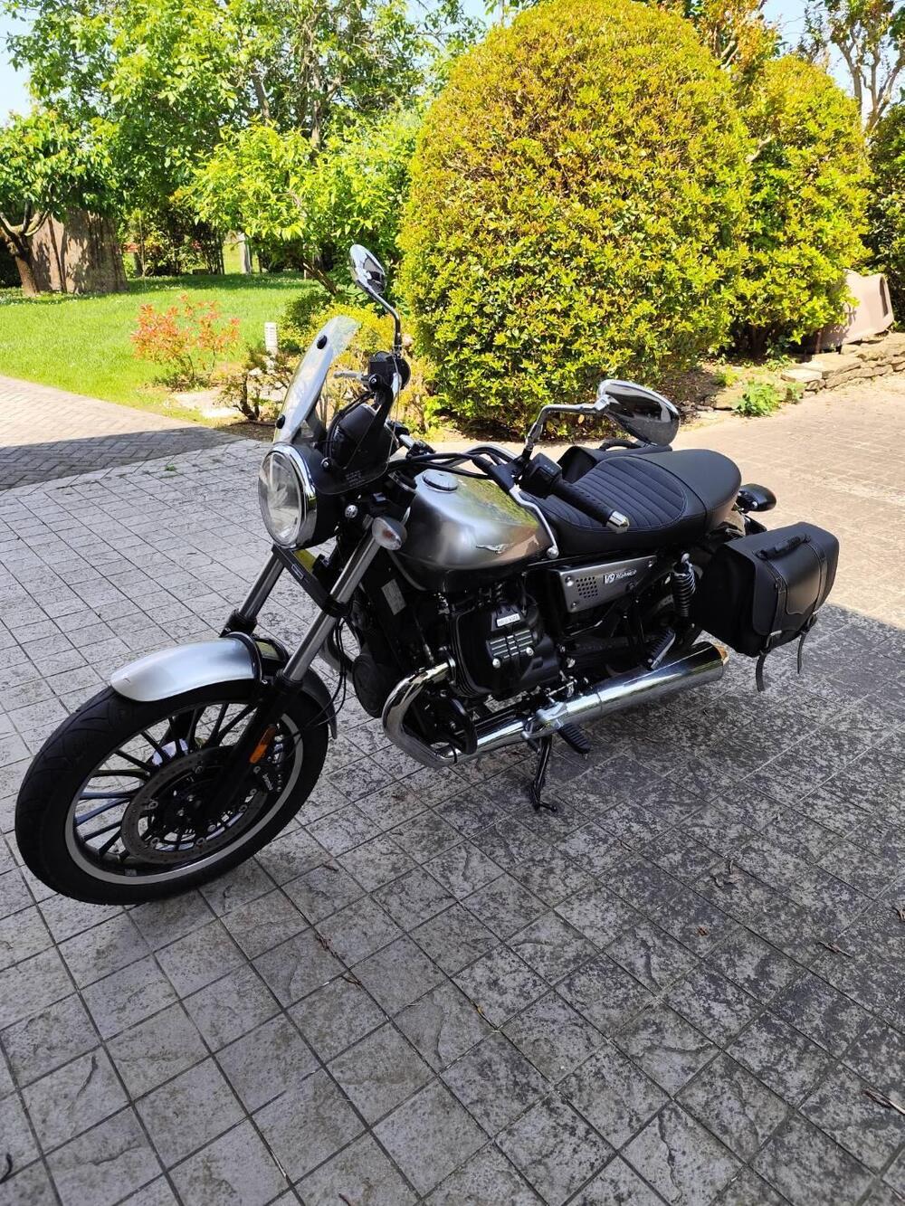 Moto Guzzi V9 Roamer (2021 - 24) (2)