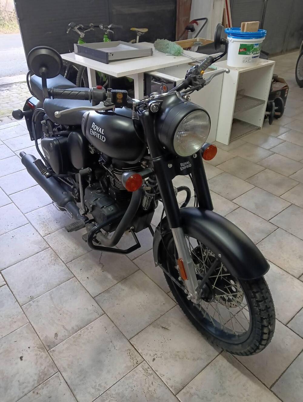 Royal Enfield Classic 500 EFI Stealth Black (2018 - 20)