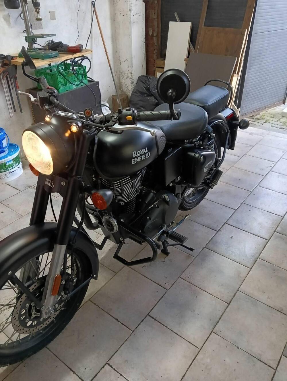 Royal Enfield Classic 500 EFI Stealth Black (2018 - 20) (3)