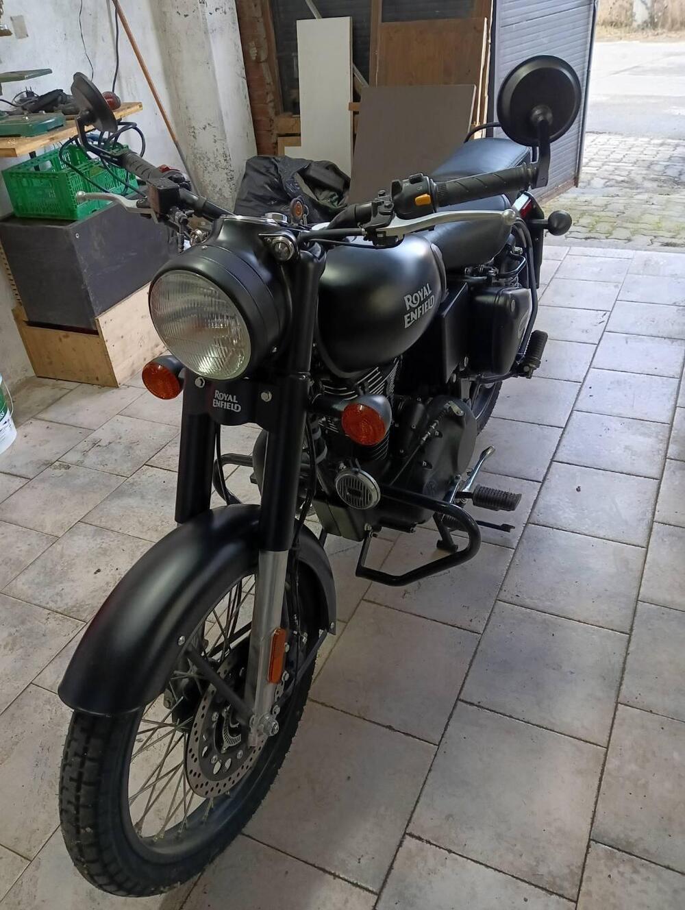 Royal Enfield Classic 500 EFI Stealth Black (2018 - 20) (4)