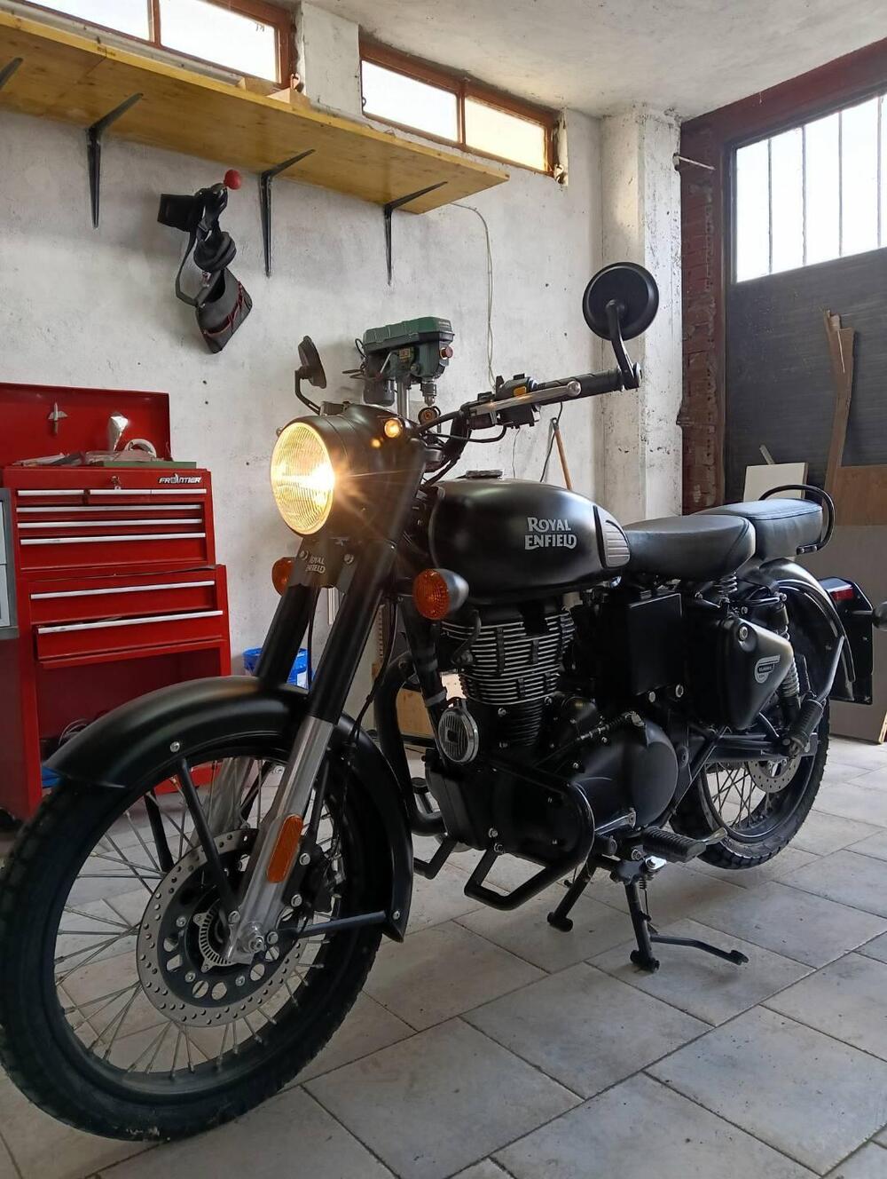 Royal Enfield Classic 500 EFI Stealth Black (2018 - 20) (5)