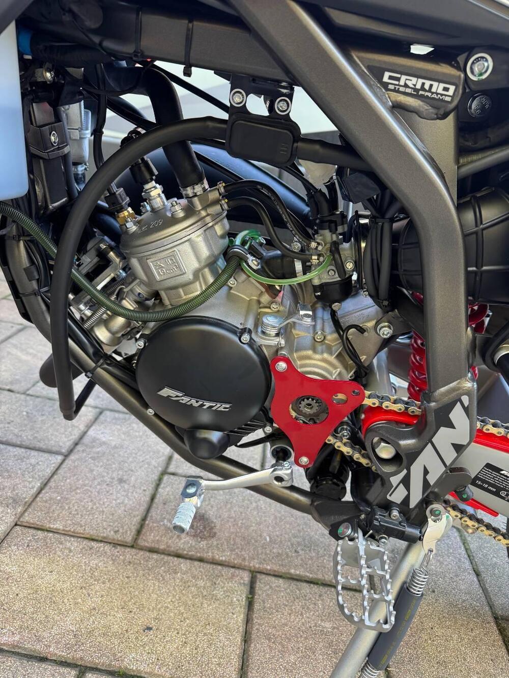 Fantic Motor Motard 50 Performance 2t (2020) (2)