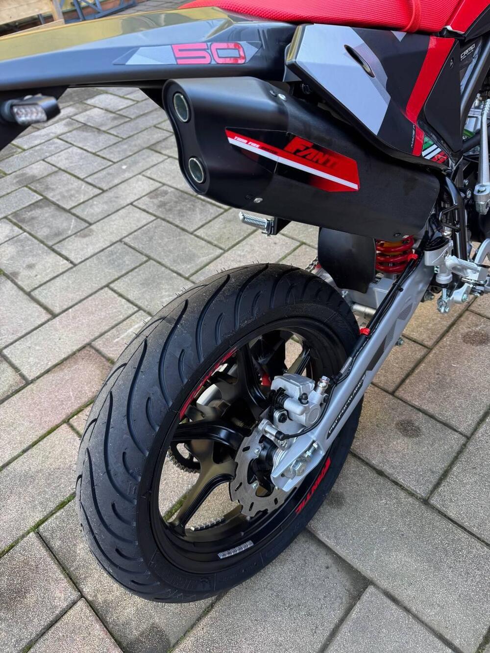 Fantic Motor Motard 50 Performance 2t (2020) (6)