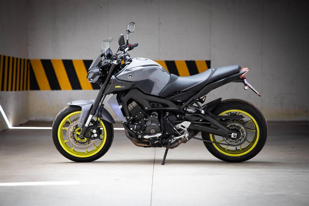 Yamaha MT-09 (2017 - 20) (2)