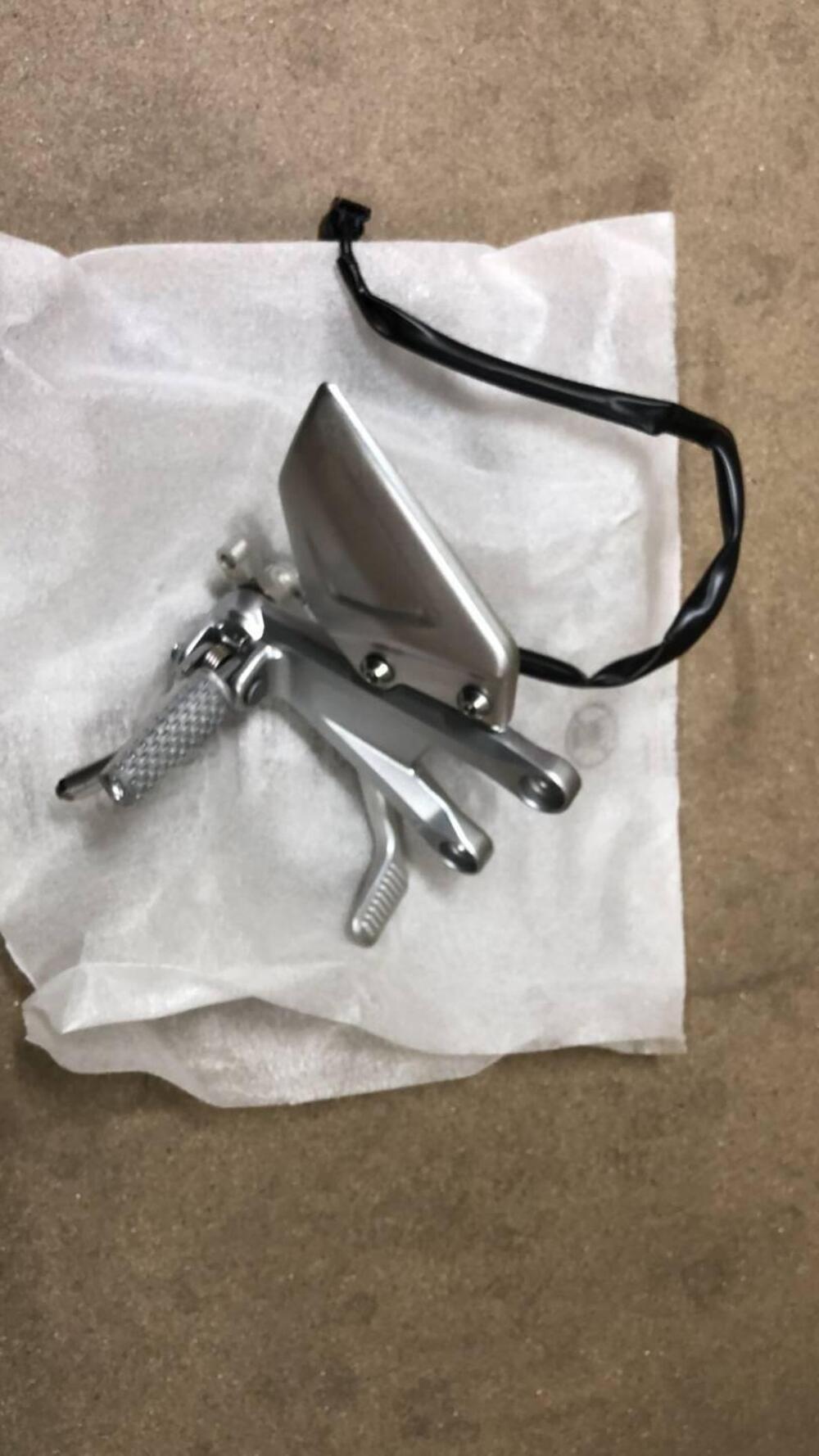 PEDANA ANTERIORE DESTRA COMPLETA PER HONDA CBR 100