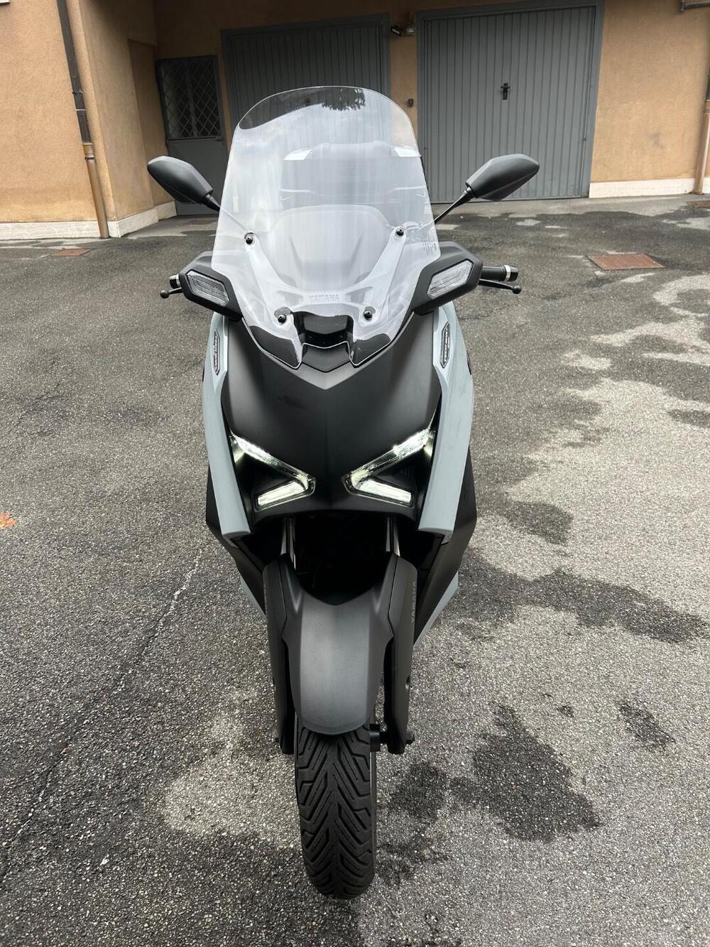 Yamaha X-Max 300 Tech Max (2025 - 26) (4)