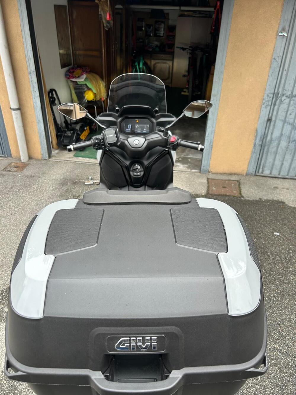 Yamaha X-Max 300 Tech Max (2025 - 26) (6)