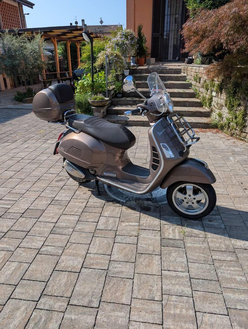 Vespa GTS 300 Touring ABS (2017 - 19) (2)