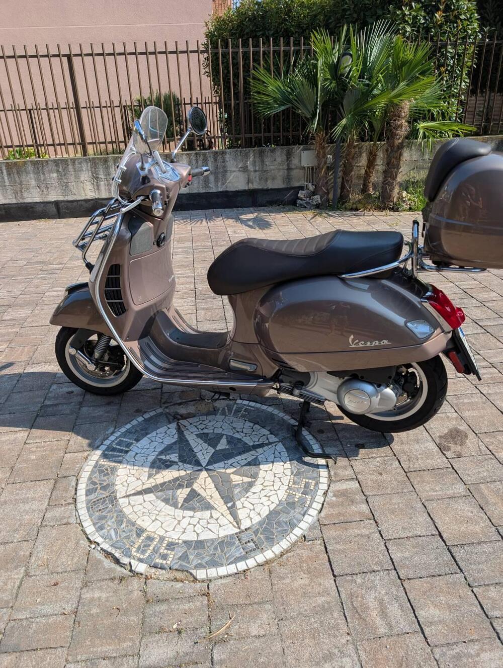 Vespa GTS 300 Touring ABS (2017 - 19) (4)