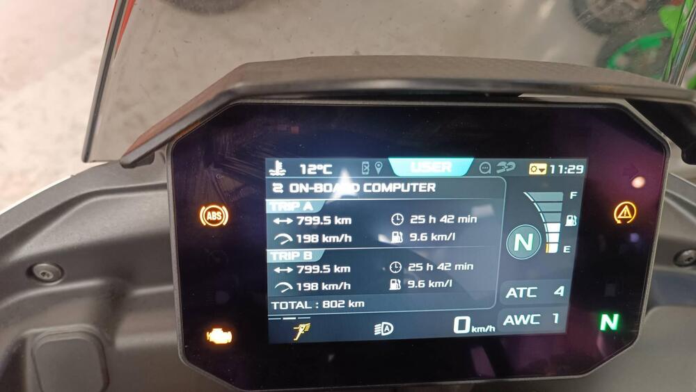 Aprilia Tuono V4 (2025 - 26) (3)