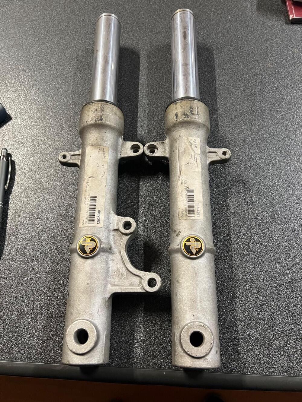 Malaguti Phantom F12 50 gambe forcella (5)