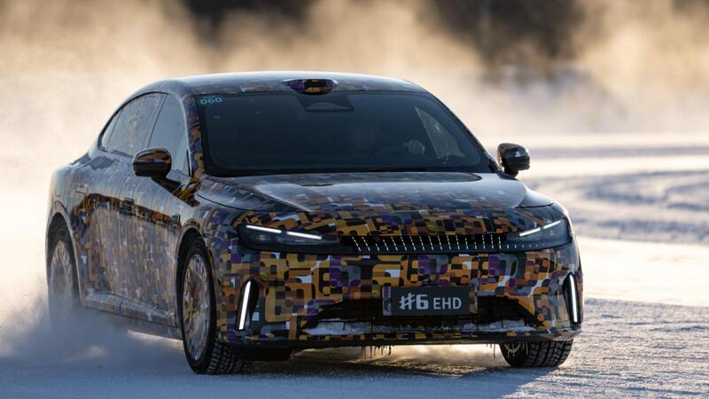 Smart #6 PHEV da 429 CV e 1.800 km di autonomia: la maxi berlina &egrave; gi&agrave; nei test invernali