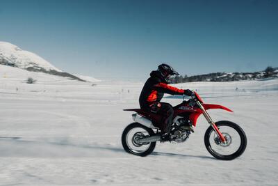 Ducati e Kappa insieme sulla neve con una capsule collection tecnica che unisce pista e montagna
