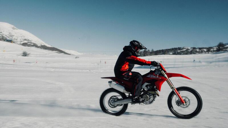 Ducati e Kappa insieme sulla neve con una capsule collection tecnica che unisce pista e montagna
