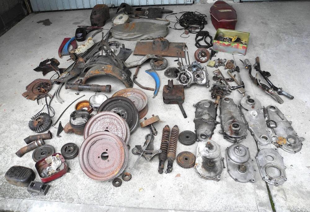 Ricambi vari, vendita a corpo per scooter made in BSA SUNBEAM 175 2T- TRIUMPH TIGRESS 175 2T