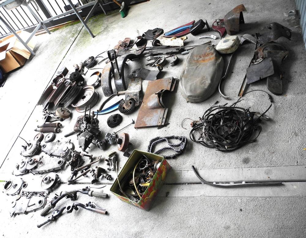 Ricambi vari, vendita a corpo per scooter made in BSA SUNBEAM 175 2T- TRIUMPH TIGRESS 175 2T (2)