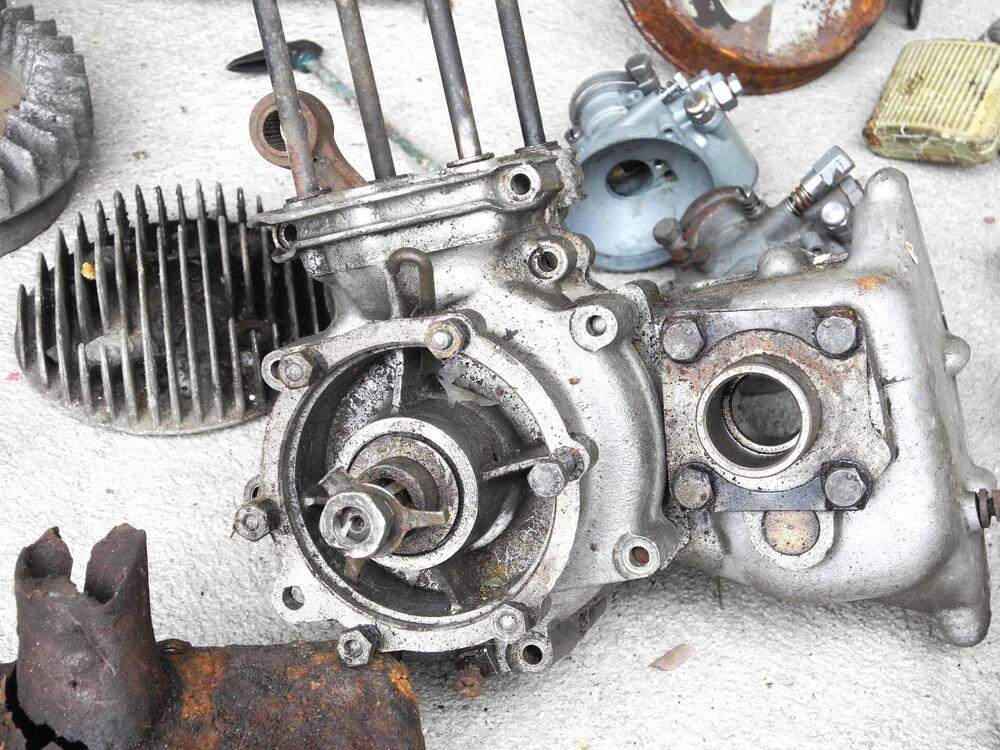 Ricambi vari, vendita a corpo per scooter made in BSA SUNBEAM 175 2T- TRIUMPH TIGRESS 175 2T (3)