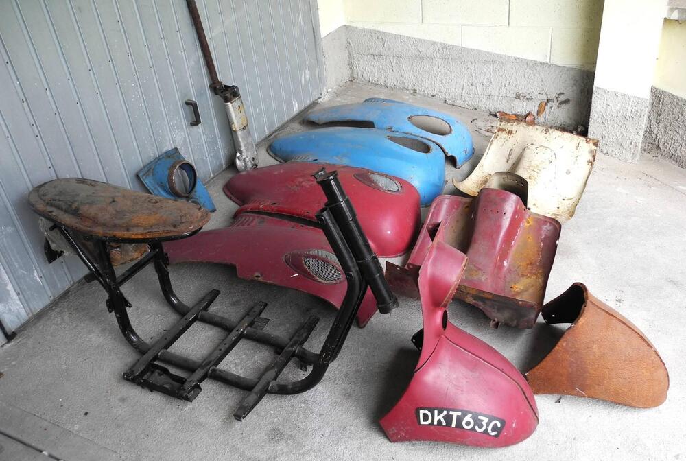 Ricambi vari, vendita a corpo per scooter made in BSA SUNBEAM 175 2T- TRIUMPH TIGRESS 175 2T (5)