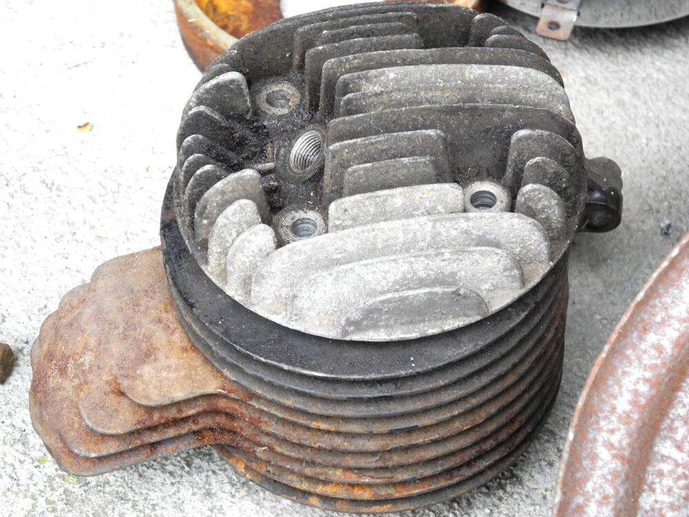 Ricambi vari, vendita a corpo per scooter made in BSA SUNBEAM 175 2T- TRIUMPH TIGRESS 175 2T (6)