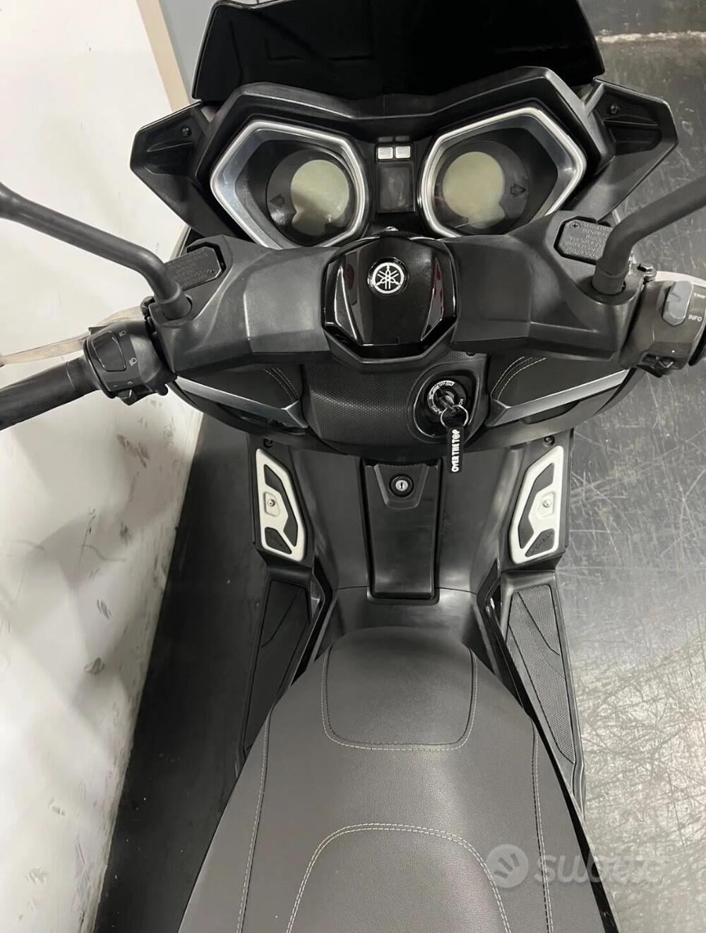 Yamaha X-Max 250 (2014 - 16) (8)