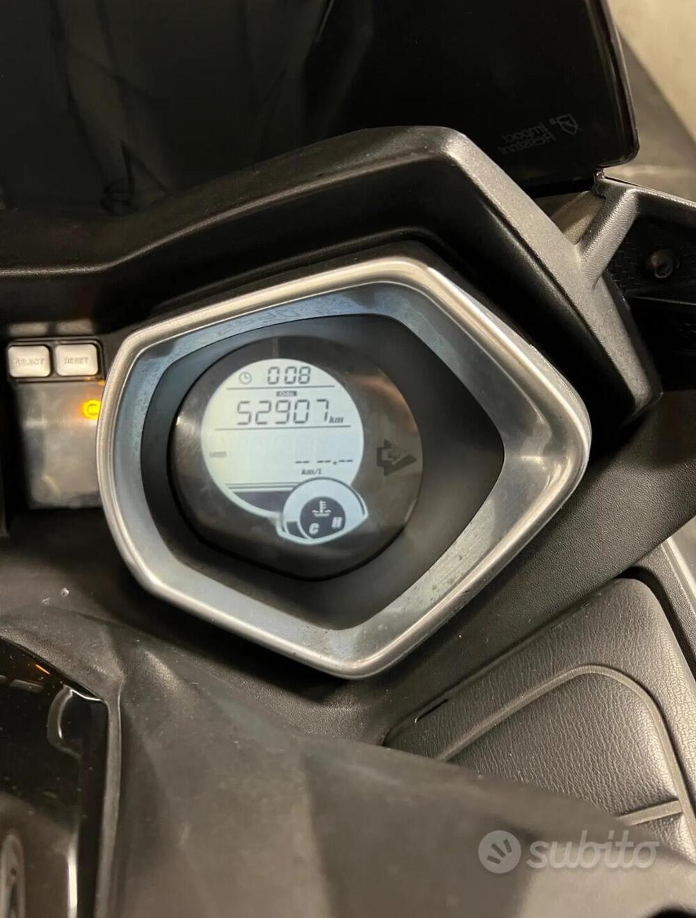 Yamaha X-Max 250 (2014 - 16) (10)