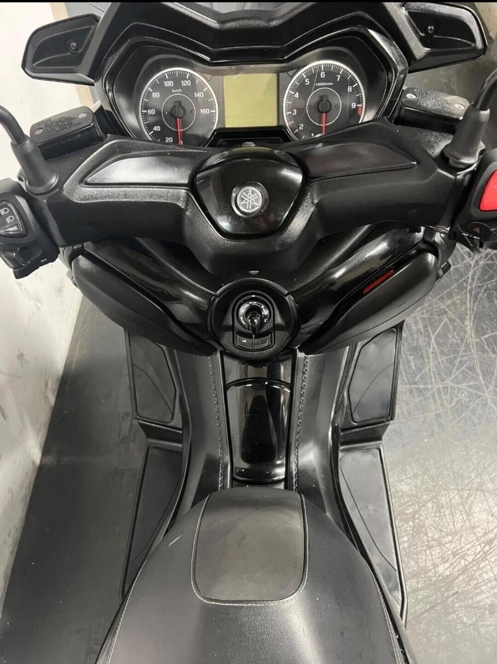 Yamaha X-Max 300 Iron Max (2019 - 20) (8)