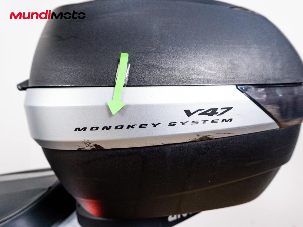 Yamaha X-Max 400 Iron Max ABS (2016) (13)