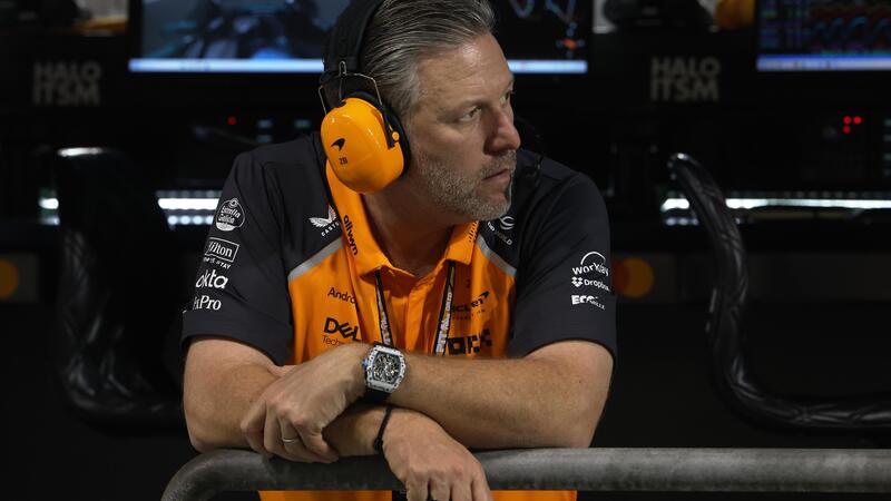 F1. &ldquo;Soliti giochetti politici. &Egrave; tutto legale&rdquo;: Zak Brown punge sulla presunta irregolarit&agrave; del motore Mercedes
