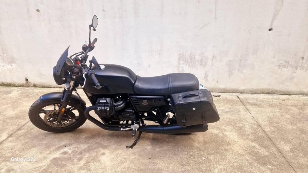 Moto Guzzi V7 III Stone (2017 - 20)