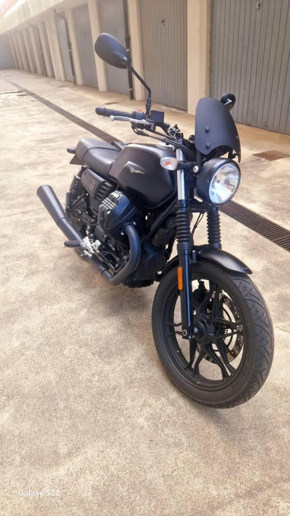 Moto Guzzi V7 III Stone (2017 - 20) (2)