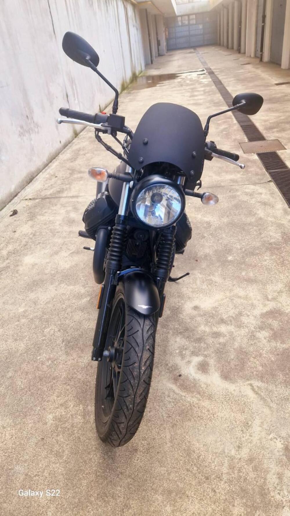 Moto Guzzi V7 III Stone (2017 - 20) (4)