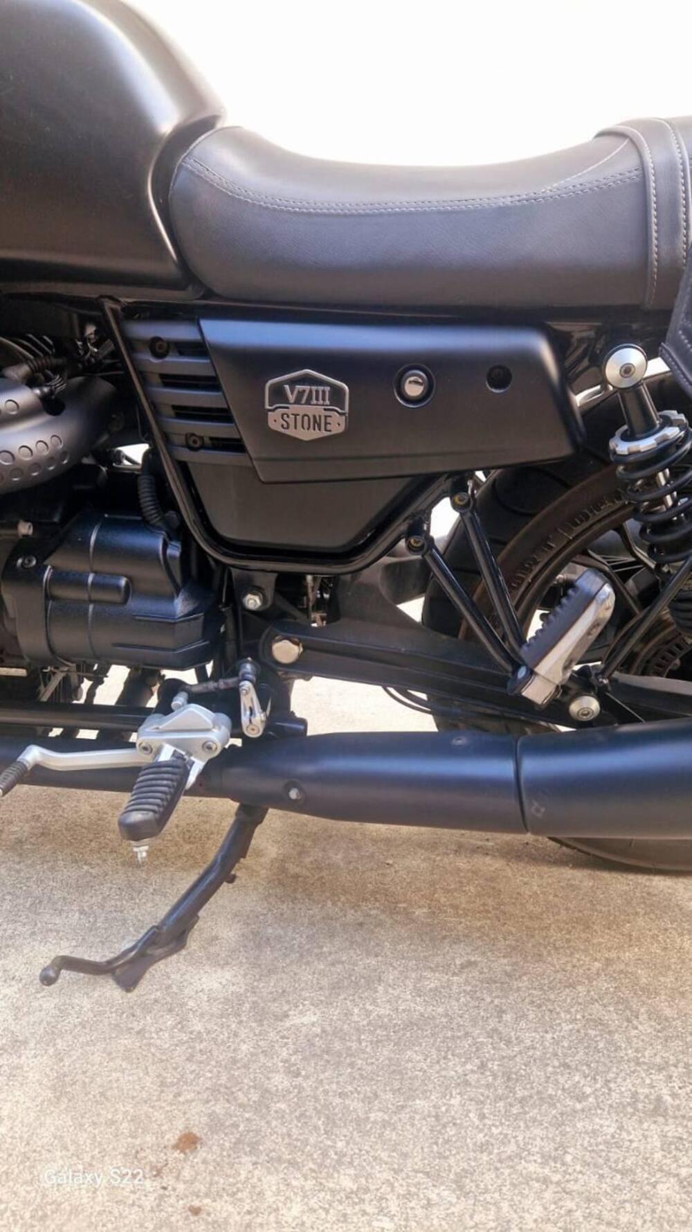 Moto Guzzi V7 III Stone (2017 - 20) (5)