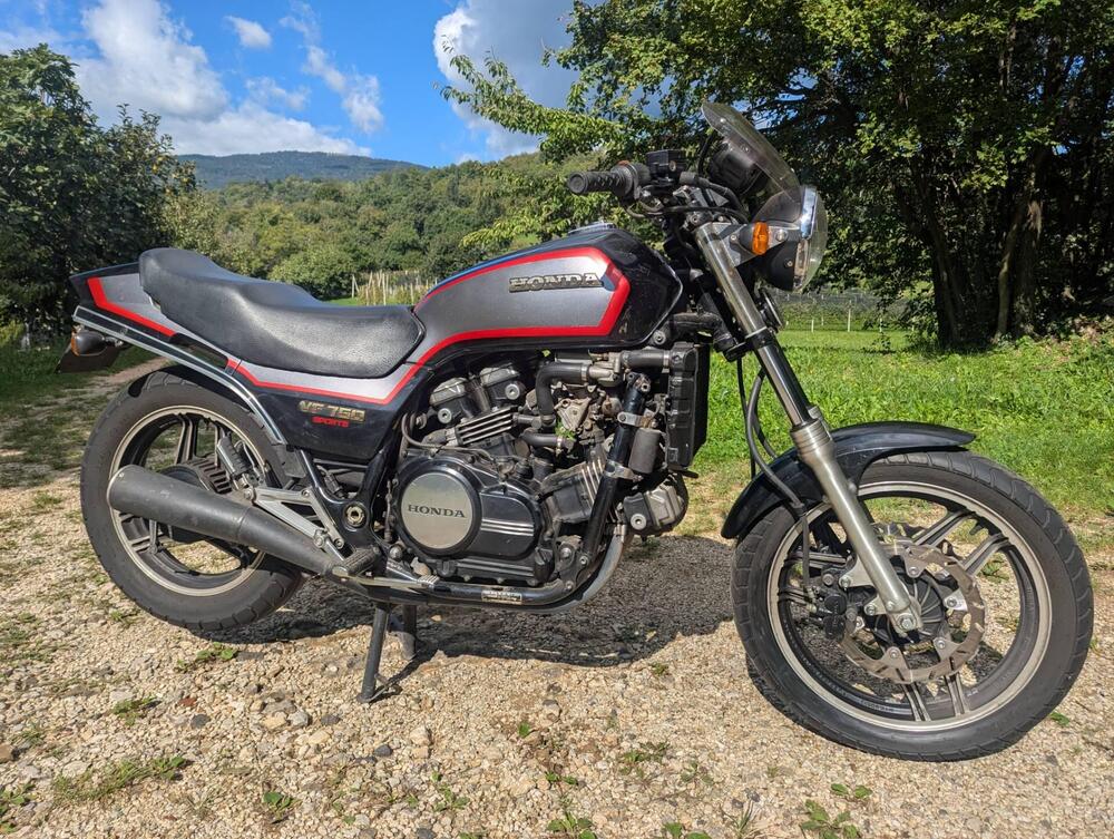Honda VF 750 Sports (4)