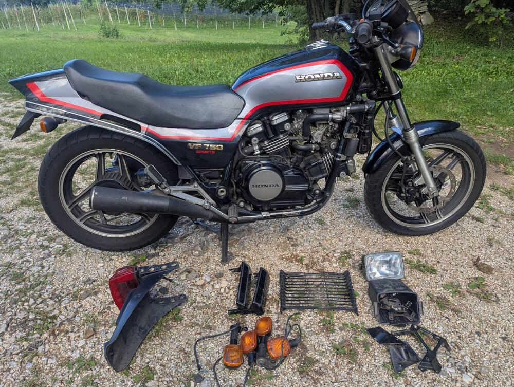 Honda VF 750 Sports (6)