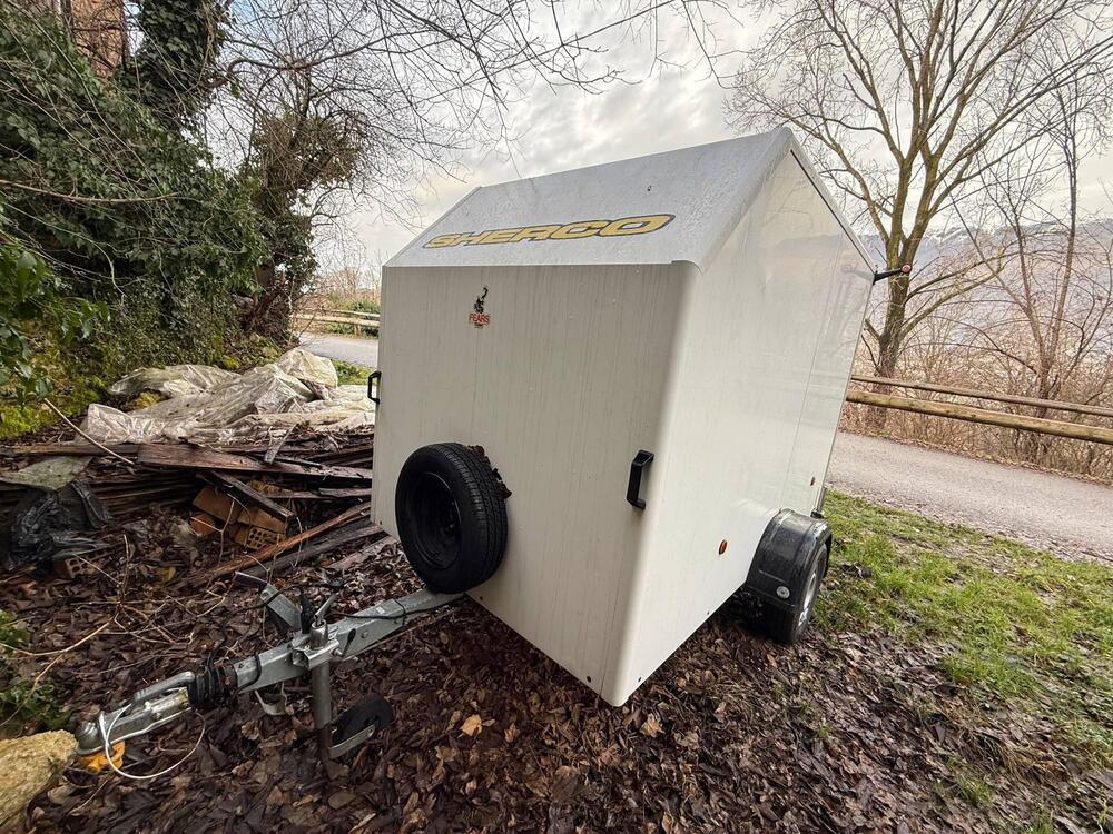 Carrello chiuso per trasporto moto Bertuola Bertuola carrelli (3)