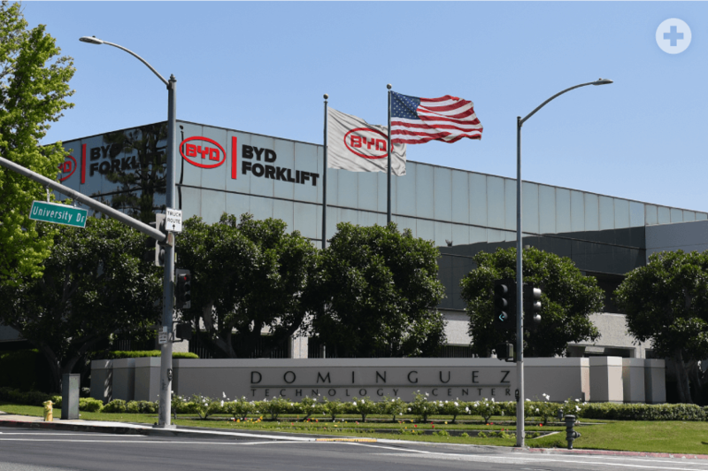 Fabbrica BYD di carrelli elevatori in California