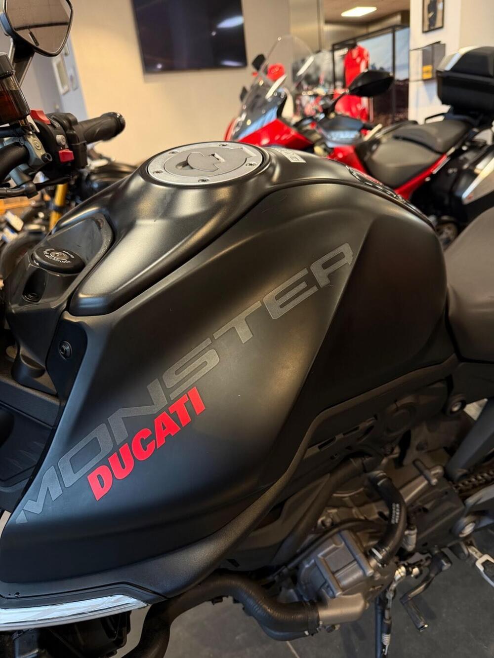 Ducati Monster 937 + (2021 - 25) (9)