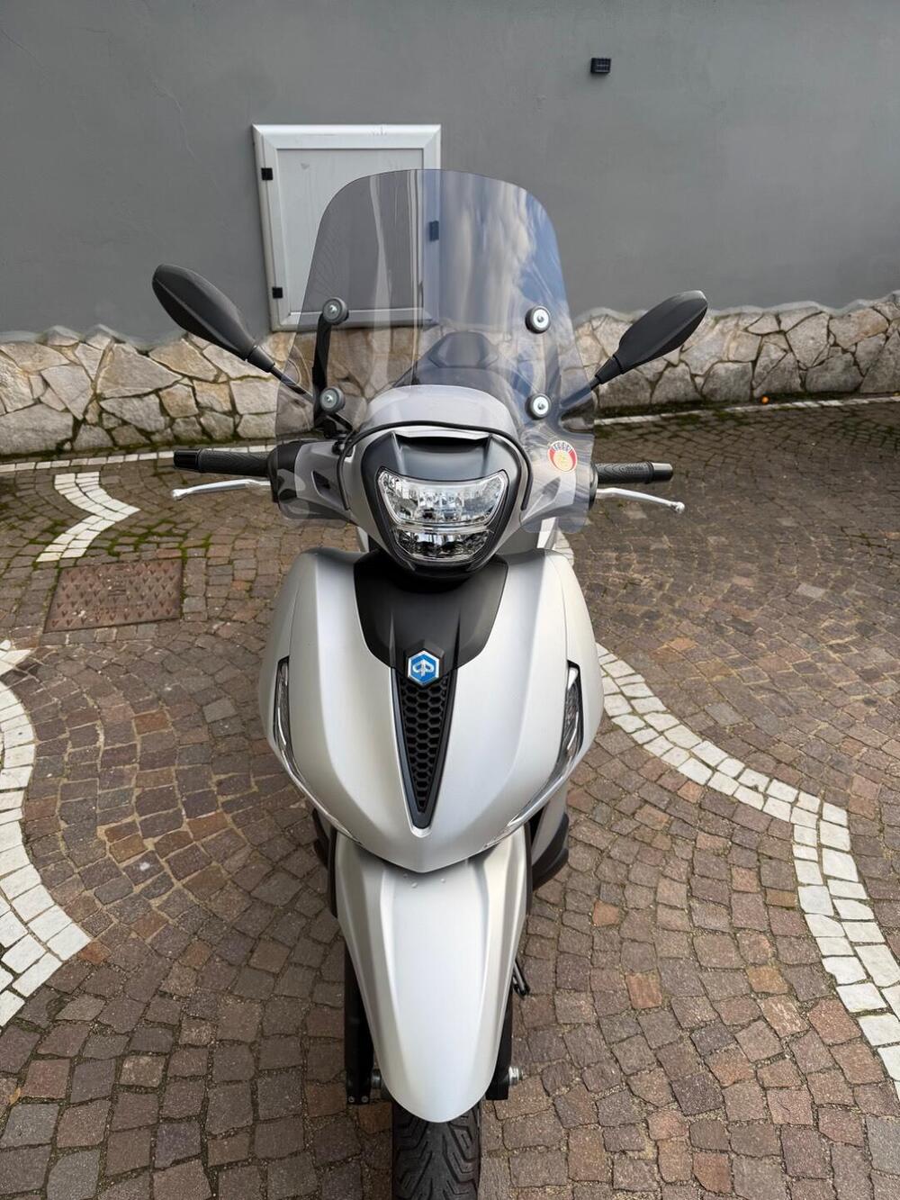 Piaggio Beverly 300 ABS-ASR (2021 - 25) (3)